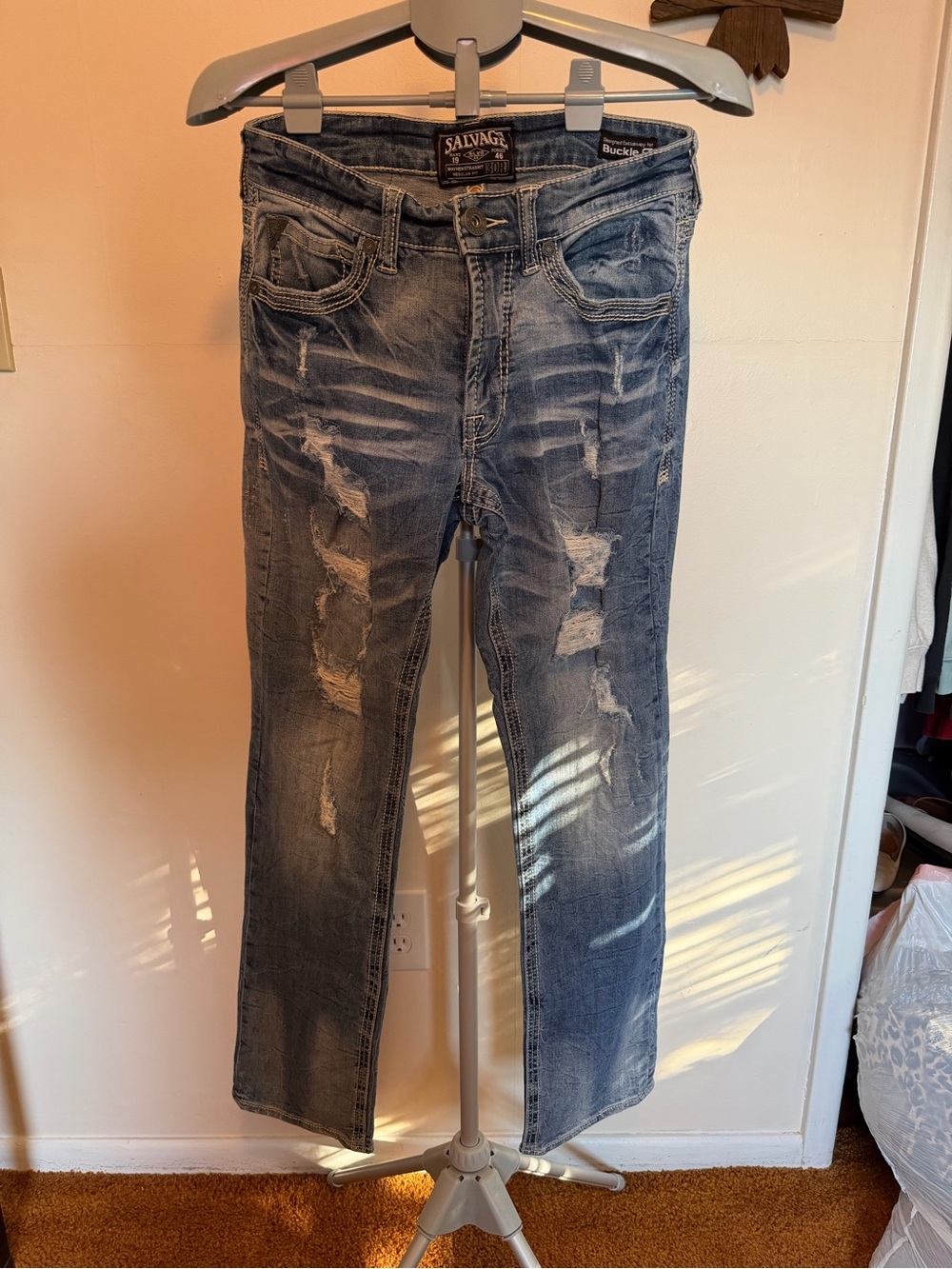 Salvage Men’s Distressed Jeans (30R)